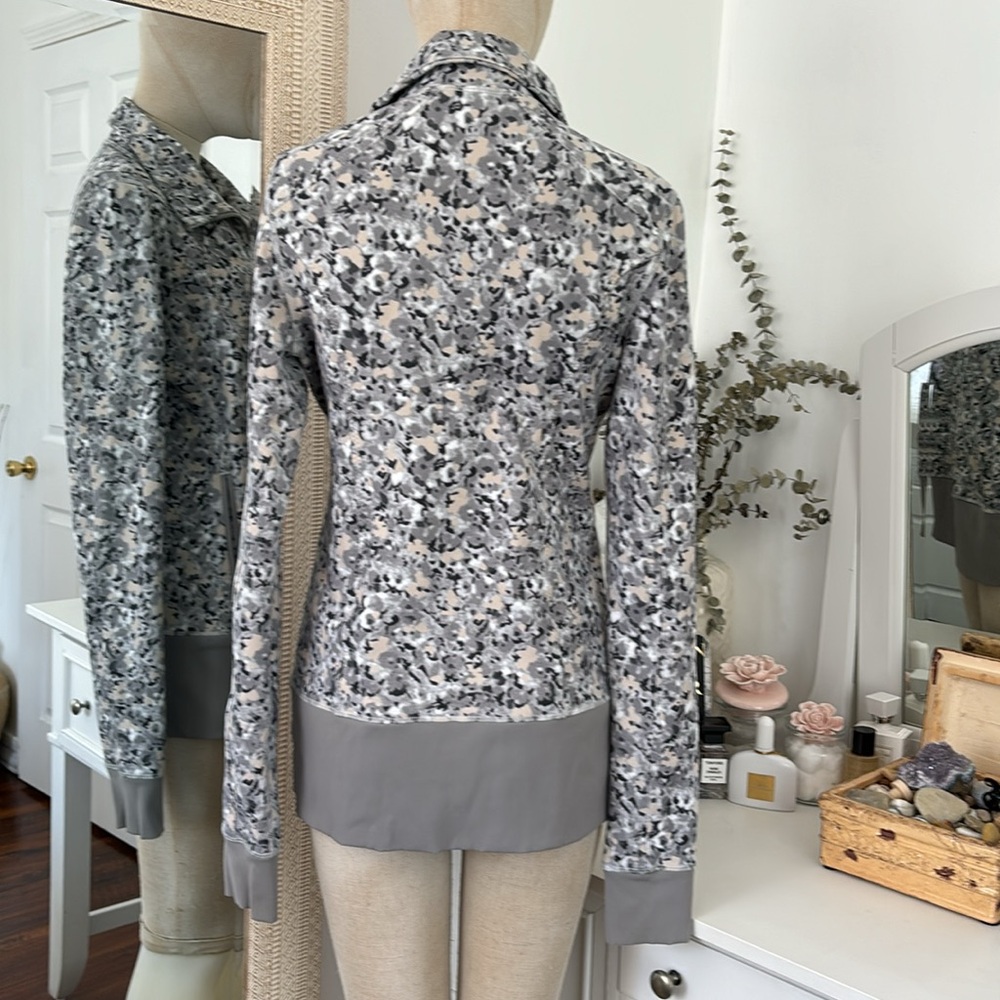 Lululemon Jacket - Picture 4 of 6